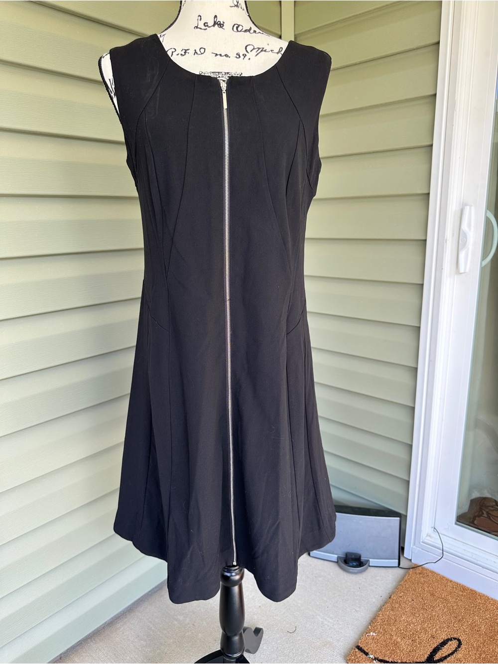Nina Leonard Classic lined Sleeveless Black Zip-Front Dress size 8 A line